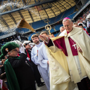 Zaangażowanie parafian w życie kościelne jest imponujące. Istnieją różne grupy i stowarzyszenia, takie jak chór parafialny, grupy młodzieżowe, czy zespoły wolontariackie, które wnoszą swój wkład w życie wspólnoty. Te grupy nie tylko umacniają wiarę, ale także budują silne więzi społeczne i wspierają lokalną społeczność.